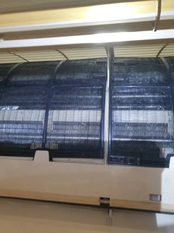 Vệ sinh máy lạnh treo tường tại Quận 7 giá rẻ tại Quận 7