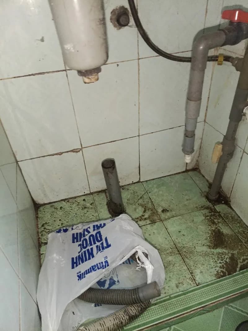 Trước sửa lavabo tại Quận 6 — thợ Trần Ngọc Tùng