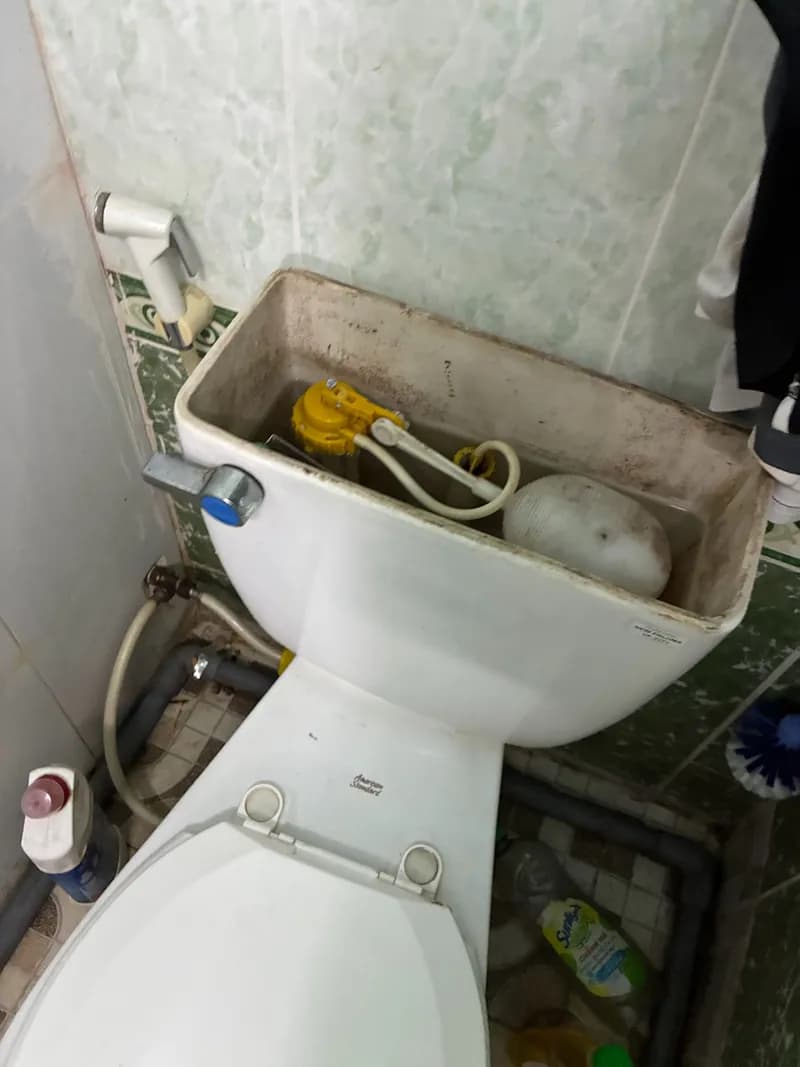 Trước sửa bồn cầu tại Quận 10 — thợ Dương Oai
