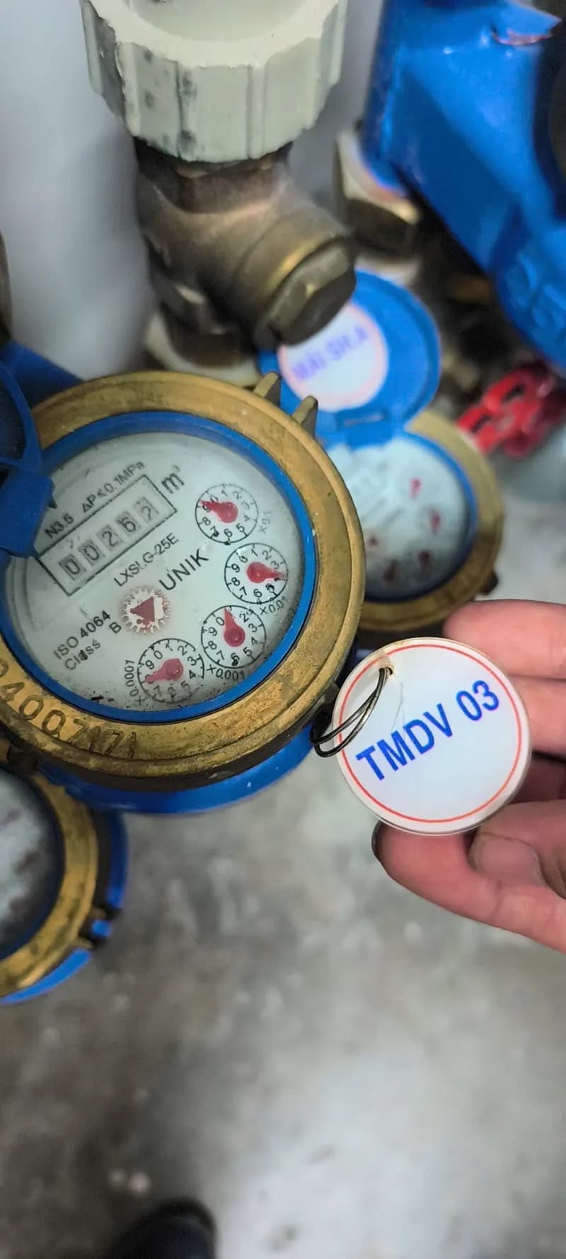 Sau khi hoàn thành sửa đồng hồ nước Unik tại Thủ Đức — thợ Bùi Văn An