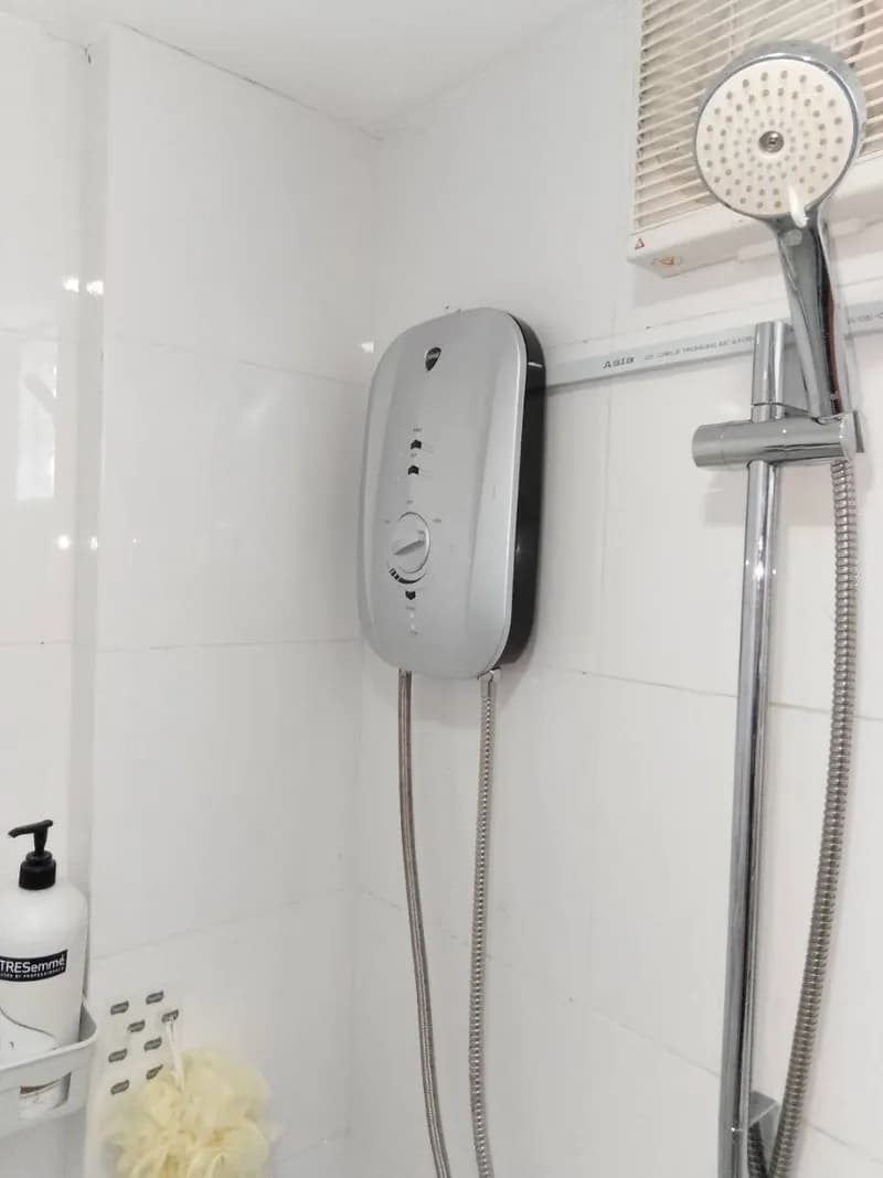 Lắp đặt máy nước nóng trực tiếp Ariston tại TP.HCM chuyên nghiệp tại Tân Bình