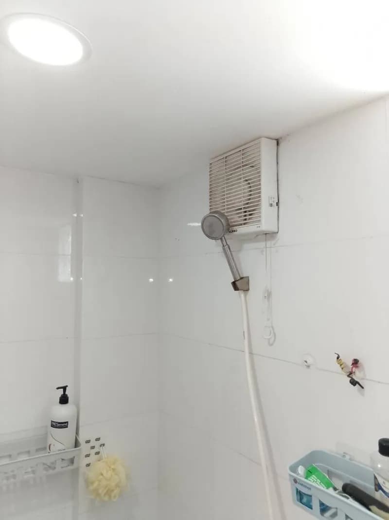 Trước sửa máy nước nóng trực tiếp Ariston tại Tân Bình — thợ Trương Công Việt Trân