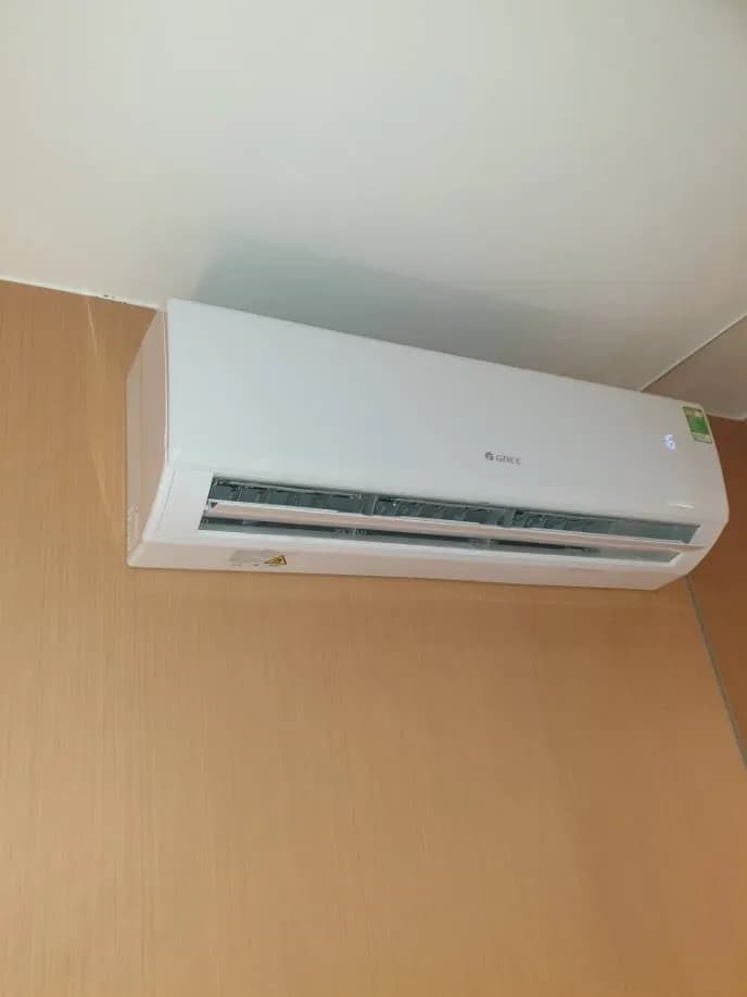 Trước sửa máy lạnh treo tường Gree tại Quận 7 — thợ Phan Chí Tâm