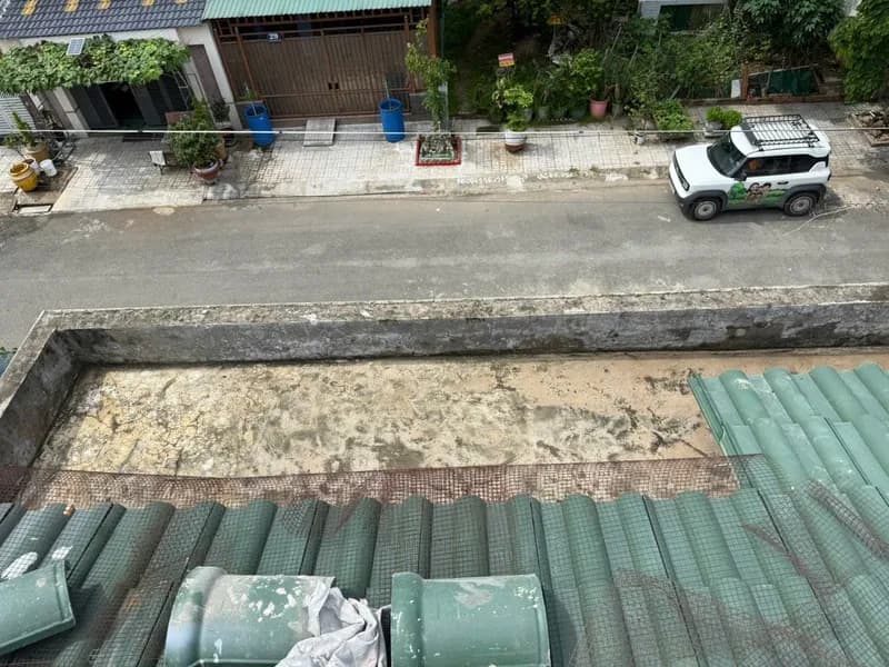 Trước sửa mái ngói Nippon tại Quận 2 — thợ Bùi Văn An
