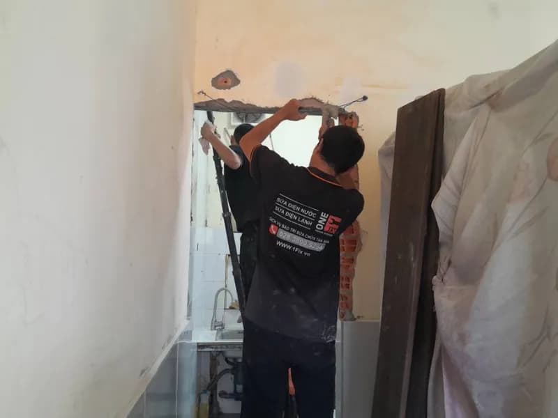 Trước sửa hệ thống điện âm tường Schneider tại Quận 3 — thợ Bùi Văn Bảo