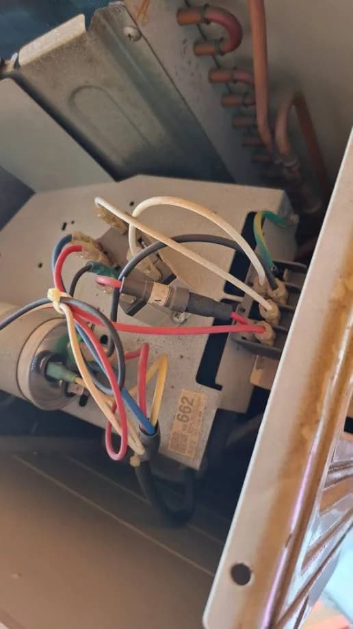Trước sửa máy lạnh treo tường Daikin tại Tân Phú — thợ Nguyễn Thanh Tiến