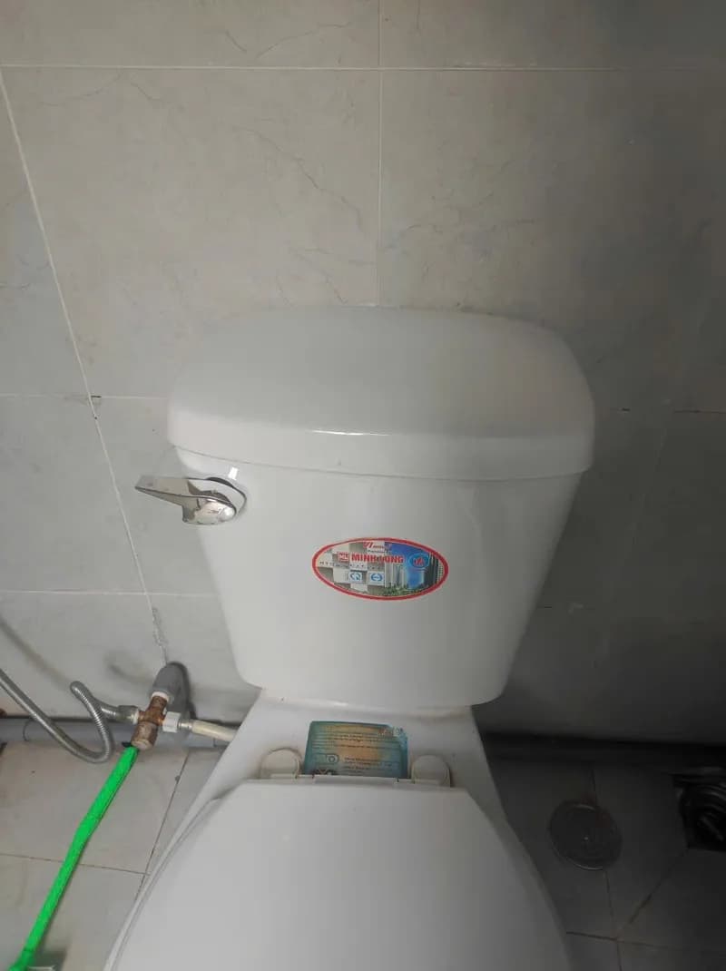 Sau khi hoàn thành sửa bồn cầu Minh Long tại TPHCM — thợ Bùi Văn An