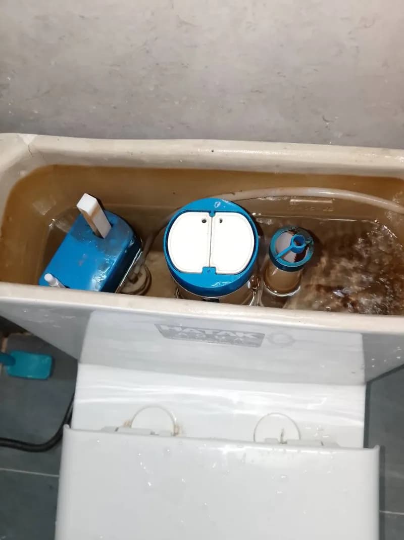 Trước sửa bồn cầu Hatak tại Bình Chánh — thợ Đỗ Văn Nhiều