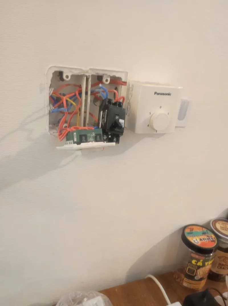 Trước sửa ổ cắm và aptomat Panasonic tại TPHCM — thợ Bùi Văn An