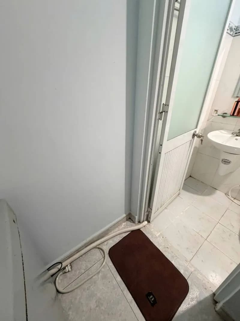 Trước — Chống thấm sàn nhà vệ sinh bằng keo Epoxy tại TPHCM