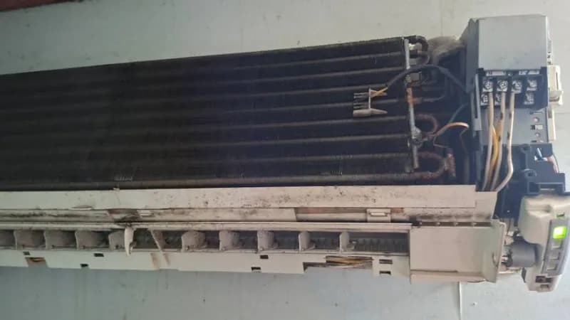 Trước sửa máy lạnh treo tường tại Bình Thạnh — thợ Nguyễn Thanh Tiến