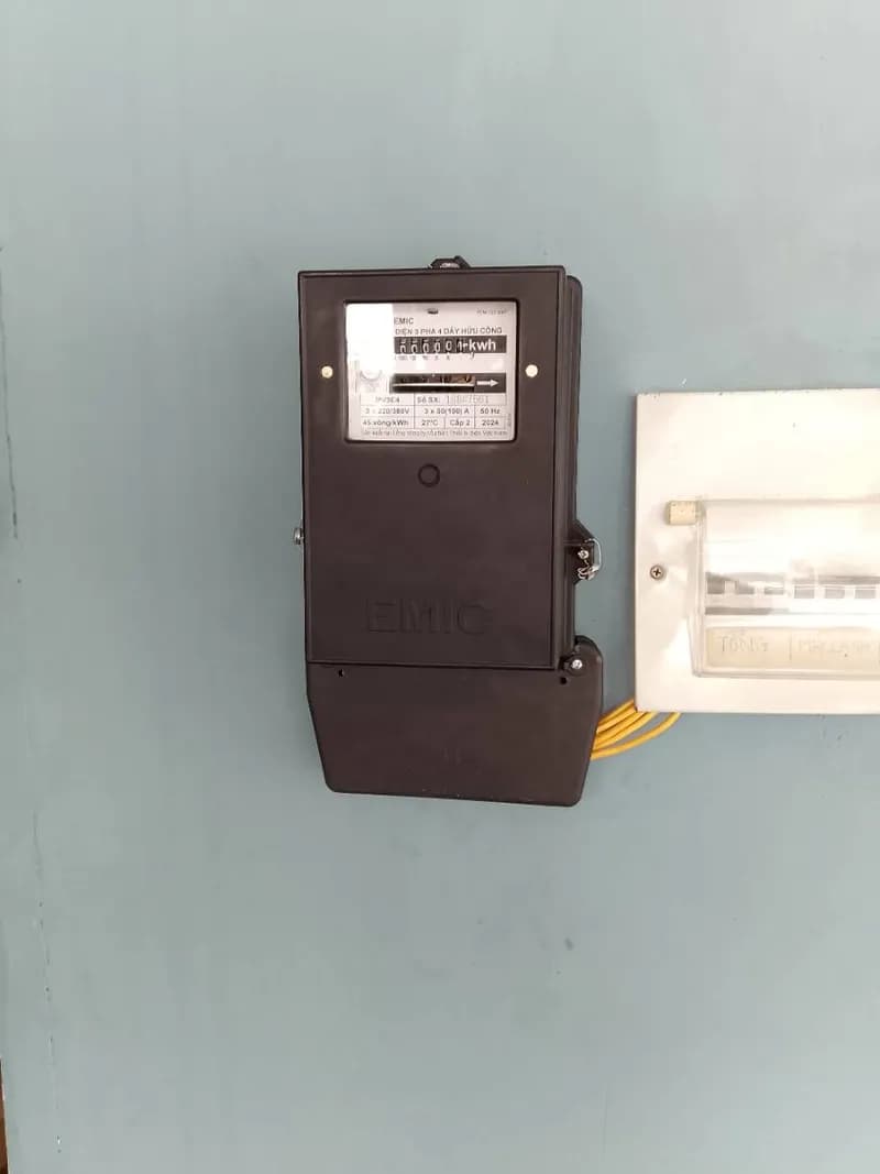 Sau khi hoàn thành sửa đồng hồ điện EMIC tại Phường Cầu Kiệu, Phú Nhuận — thợ Đỗ Văn Nhiều (5 sao)