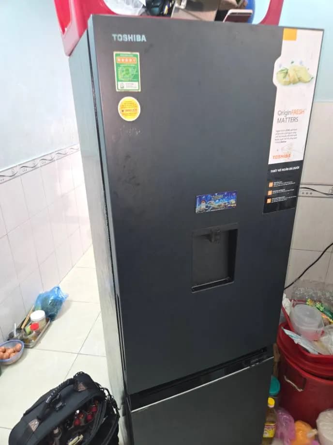 Sau khi hoàn thành sửa tủ lạnh Toshiba tại phường vườn lài TP.hcm, Quận 10 — thợ Lê Hữu Lộc (5 sao)