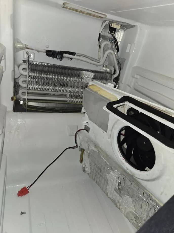 Trước sửa tủ lạnh Toshiba tại phường vườn lài TP.hcm, Quận 10 — thợ Lê Hữu Lộc