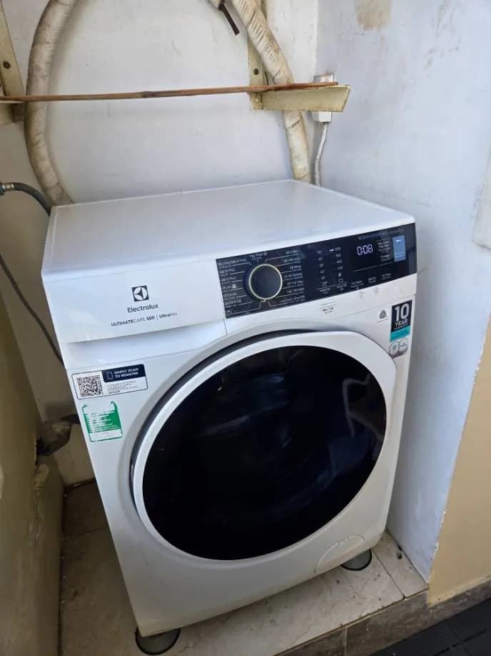 Sau khi hoàn thành sửa máy giặt cửa trước Electrolux tại Thủ Đức — thợ Lê Hữu Lộc (5 sao)