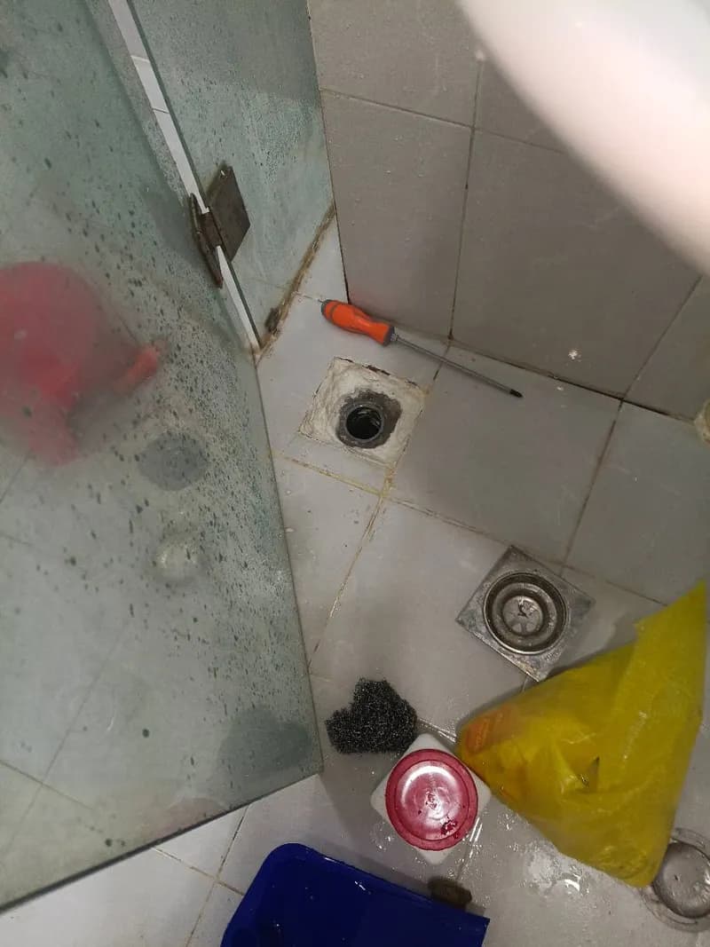 Sau khi hoàn thành sửa hệ thống thoát nước sàn tại Tân Bình — thợ Trần Ngọc Tùng