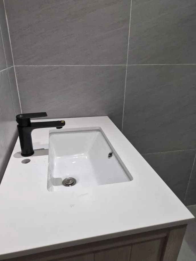 Sau khi hoàn thành sửa lavabo tại Phường Tân Định, Quận 1 — thợ Trần Quốc Đông