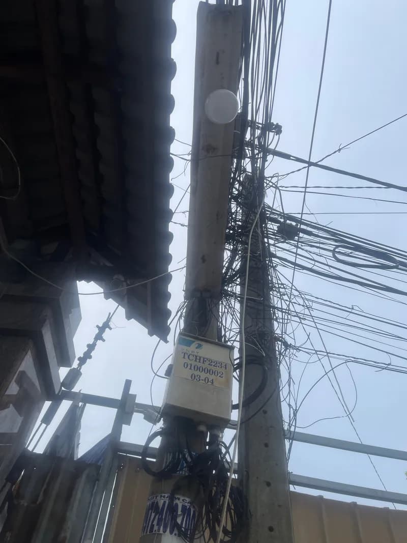 Trước sửa đèn ngoài trời tại xã Trung Chánh, Hóc Môn — thợ Nguyễn Quốc Bảo
