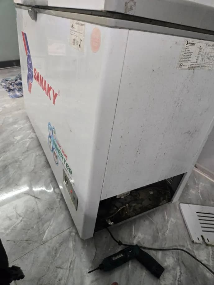 Sau khi hoàn thành sửa tủ đông Sanaky tại Quận 12 — thợ Lê Hữu Lộc