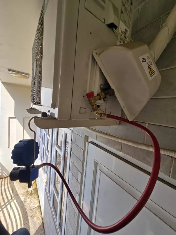 Trước sửa máy lạnh treo tường Hisense tại phường bảy hiền, Tân Bình — thợ Lê Hữu Lộc