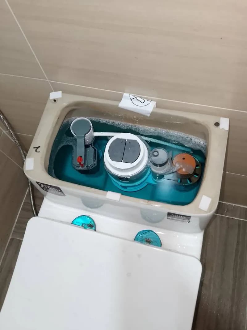 Sau khi hoàn thành sửa bồn cầu AQUA tại TPHCM — thợ Đỗ Văn Nhiều