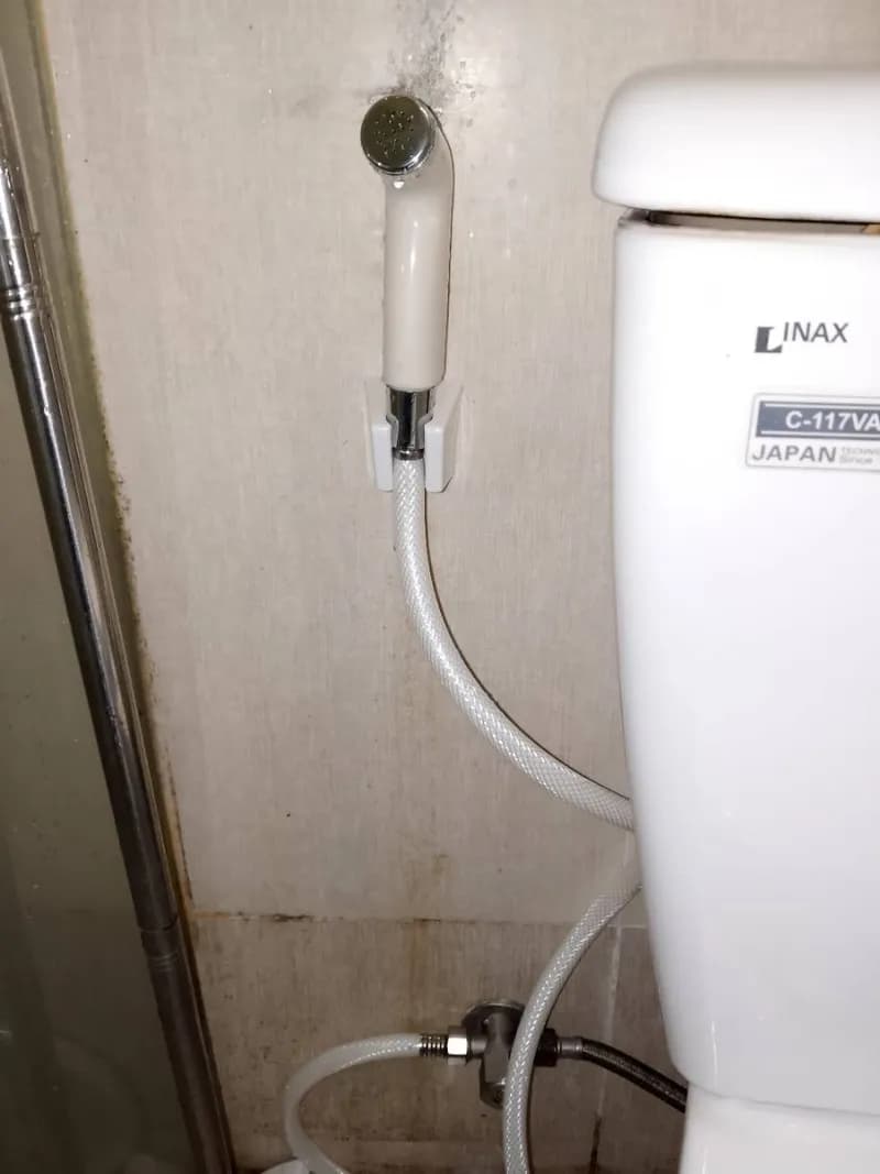Sau khi hoàn thành sửa vòi xịt bồn cầu Inax tại TPHCM — thợ Đỗ Văn Nhiều