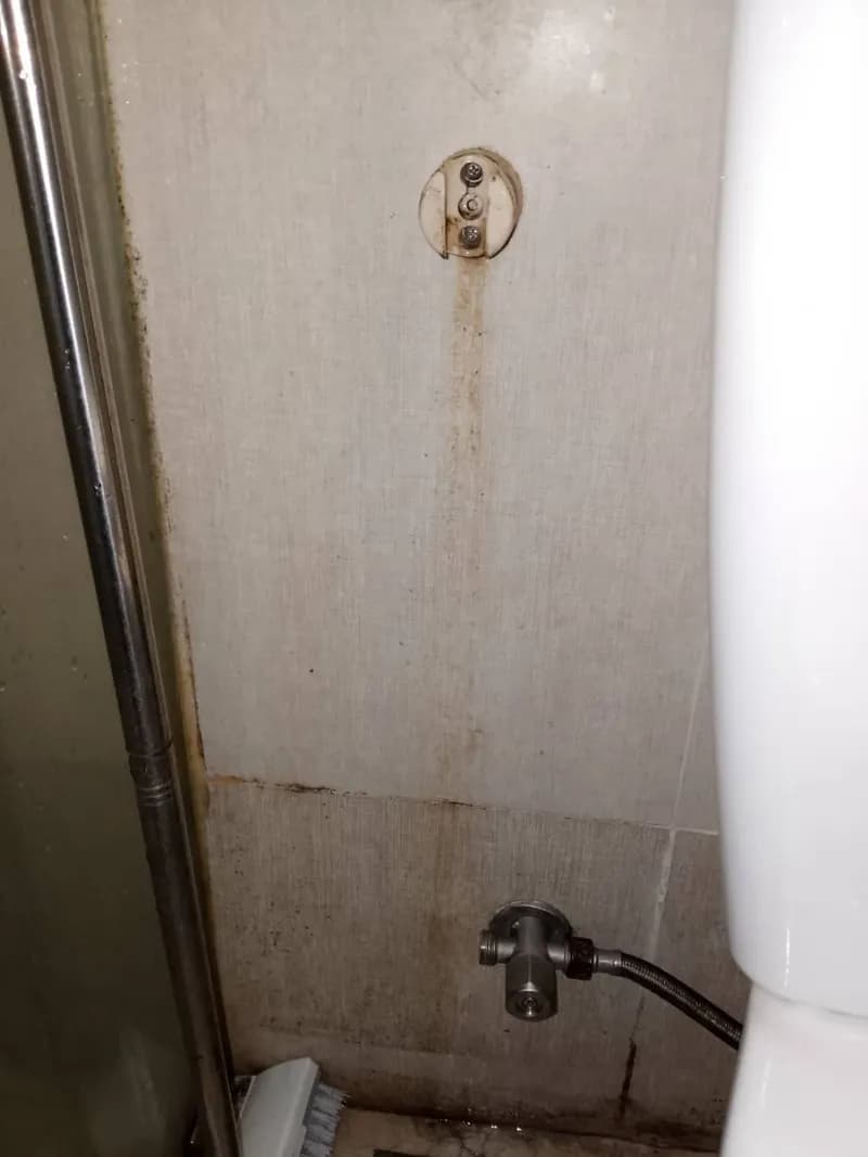 Trước sửa vòi xịt bồn cầu Inax tại TPHCM — thợ Đỗ Văn Nhiều