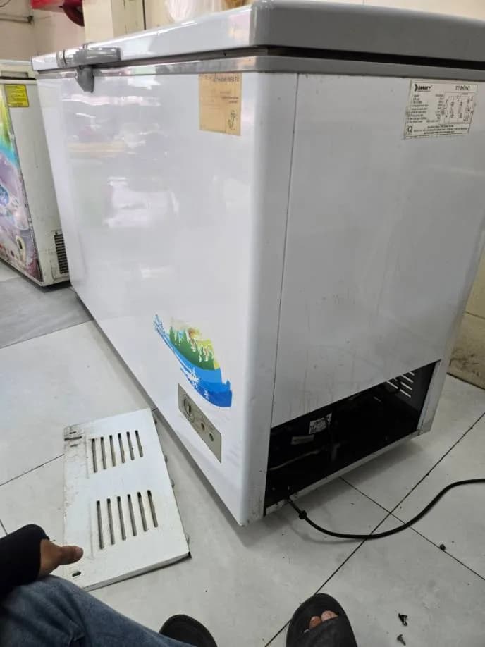 Trước sửa tủ đông Sanaky tại Tân Phú — thợ Lê Hữu Lộc