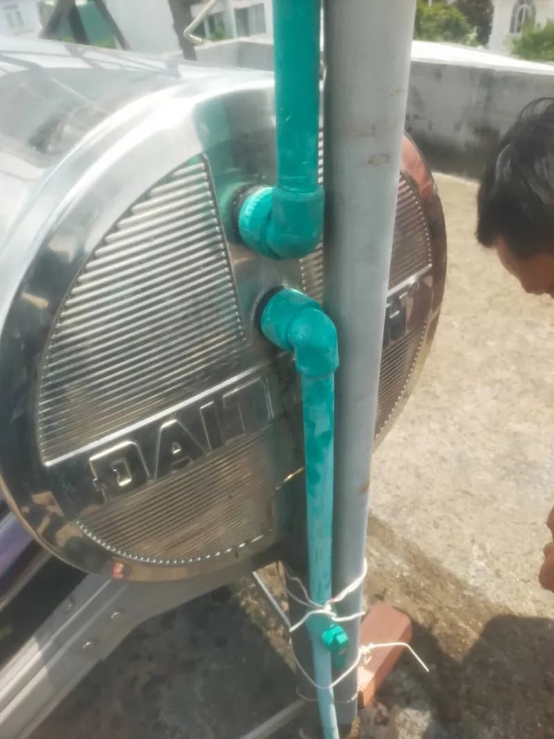 Sau khi hoàn thành sửa máy nước nóng năng lượng mặt trời Daithaco tại Phường Thạnh Xuân, Quận 12 — thợ Lê Đăng Tuấn
