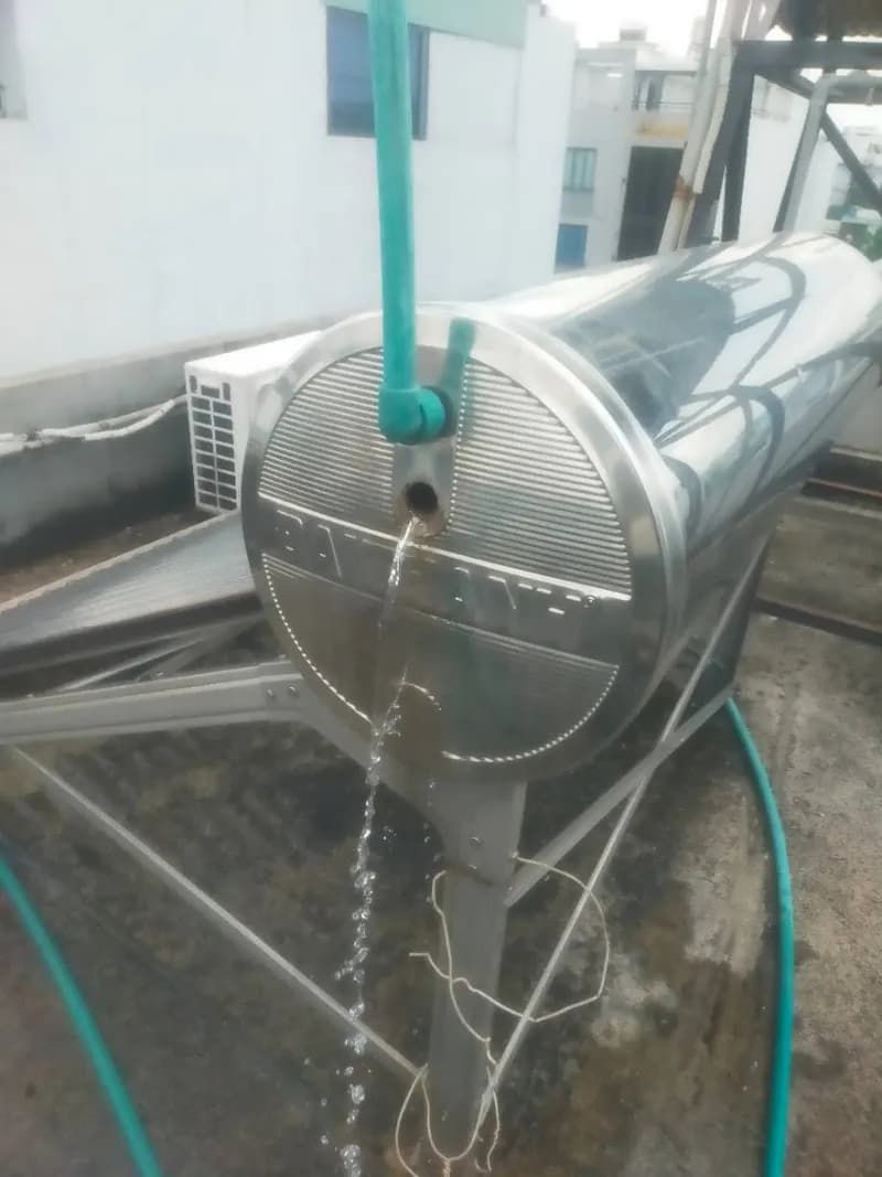 Trước sửa máy nước nóng năng lượng mặt trời Daithaco tại Phường Thạnh Xuân, Quận 12 — thợ Lê Đăng Tuấn
