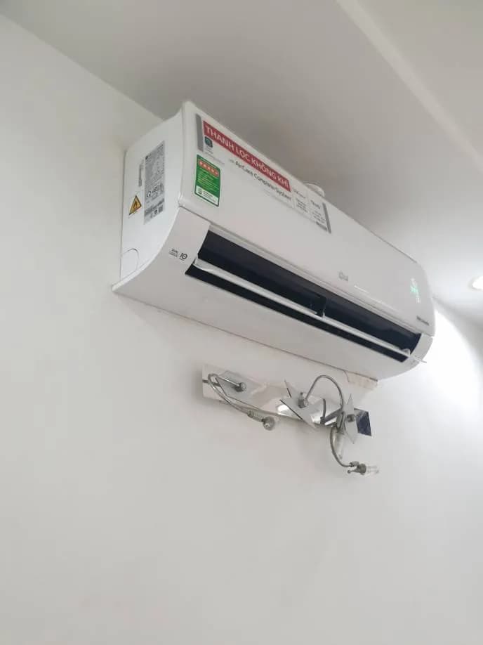 Sau khi hoàn thành sửa máy lạnh treo tường LG tại P.HCM, Quận 7 — thợ Phan Chí Tâm