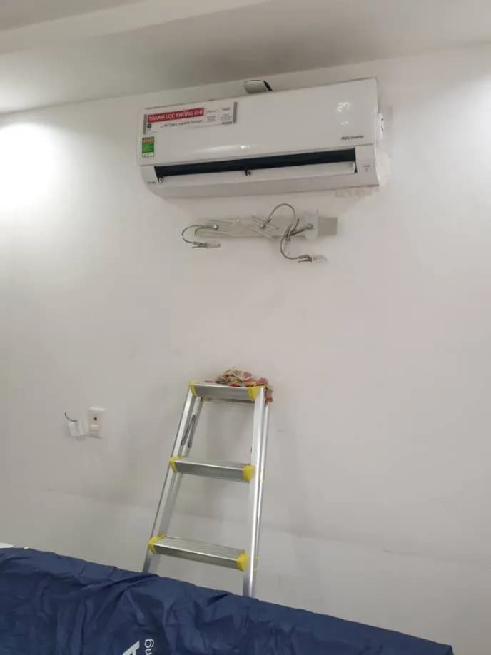 Trước sửa máy lạnh treo tường LG tại P.HCM, Quận 7 — thợ Phan Chí Tâm