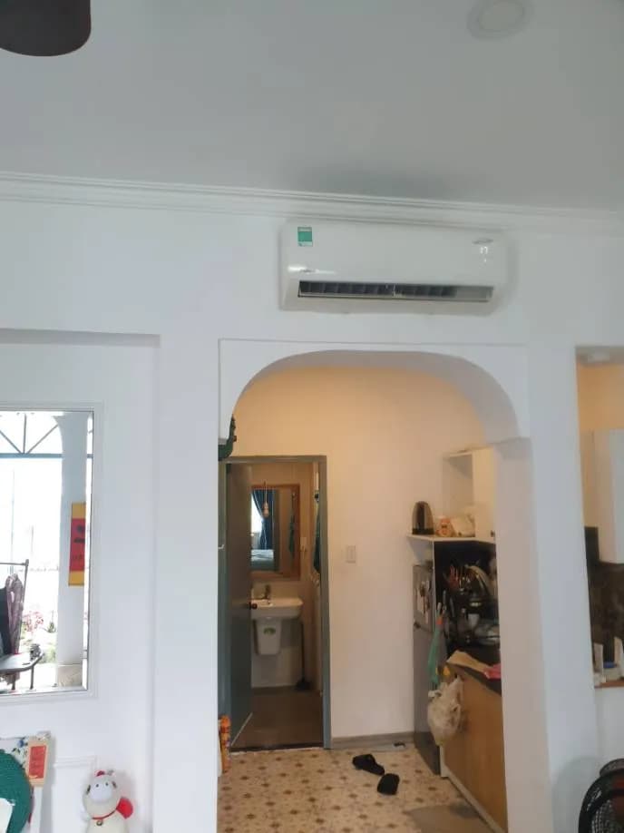 Trước sửa máy lạnh treo tường Midea tại TPHCM — thợ Phan Chí Tâm