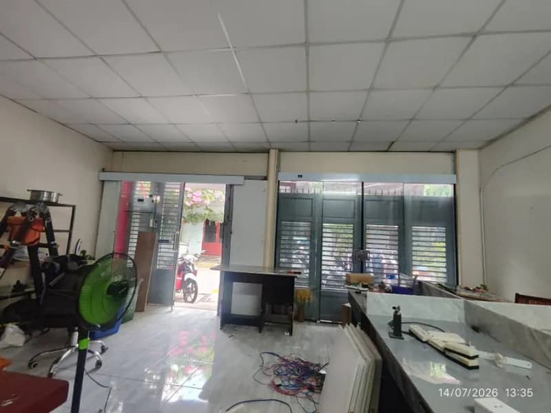 Trước sửa đèn LED Philips tại TPHCM — thợ Nguyễn Hoàng Khánh