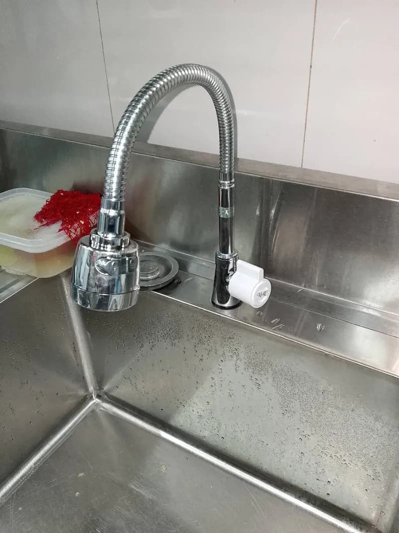 Sau khi hoàn thành sửa vòi rửa chén KL tại Quận 1 — thợ Đỗ Văn Nhiều