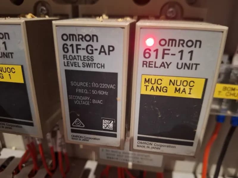 Trước sửa bộ điều khiển mực nước Omron tại Quận 1 — thợ Trần Quốc Đông