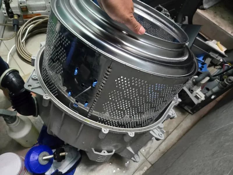 Sau khi hoàn thành sửa máy giặt cửa trước tại TPHCM — thợ Lê Hữu Lộc