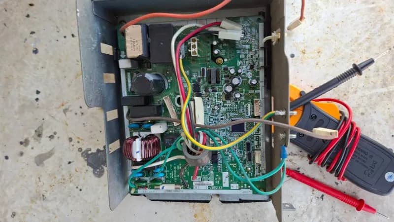 Trước sửa máy lạnh treo tường Daikin tại TPHCM — thợ Nguyễn Thanh Tiến