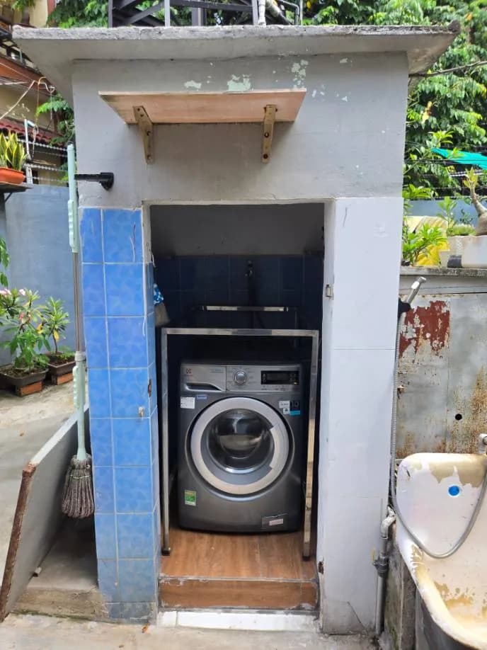 Sau khi hoàn thành sửa máy giặt cửa trước Electrolux tại TPHCM — thợ Lê Hữu Lộc