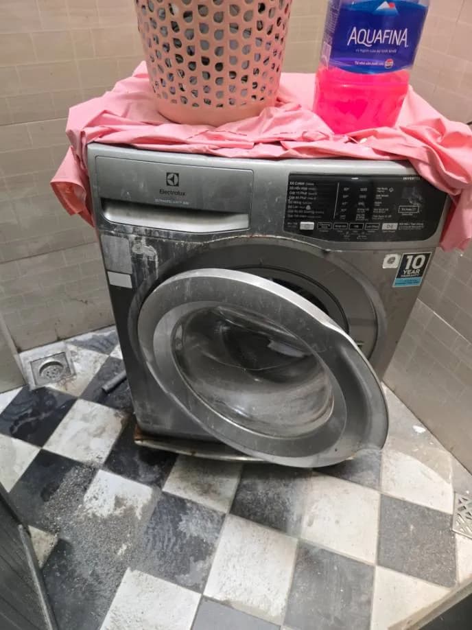 Sau khi hoàn thành sửa máy giặt cửa trước Electrolux tại phường 3 gò vấp, Gò Vấp — thợ Lê Hữu Lộc