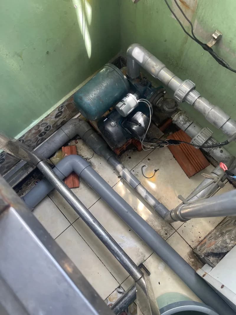 Sau khi hoàn thành sửa máy bơm nước tại Bình Tân — thợ Nguyễn Quốc Bảo