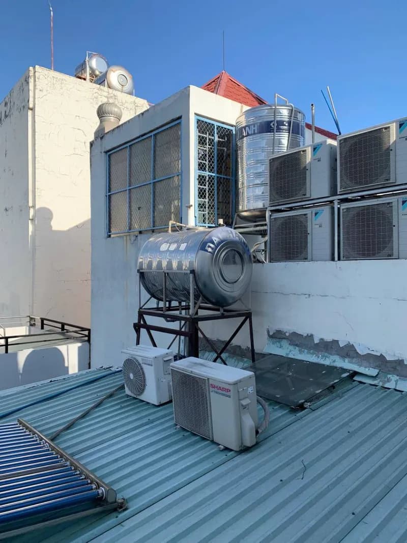 Trước sửa bồn nước inox tại Tân Phú — thợ Võ Hồng Hải