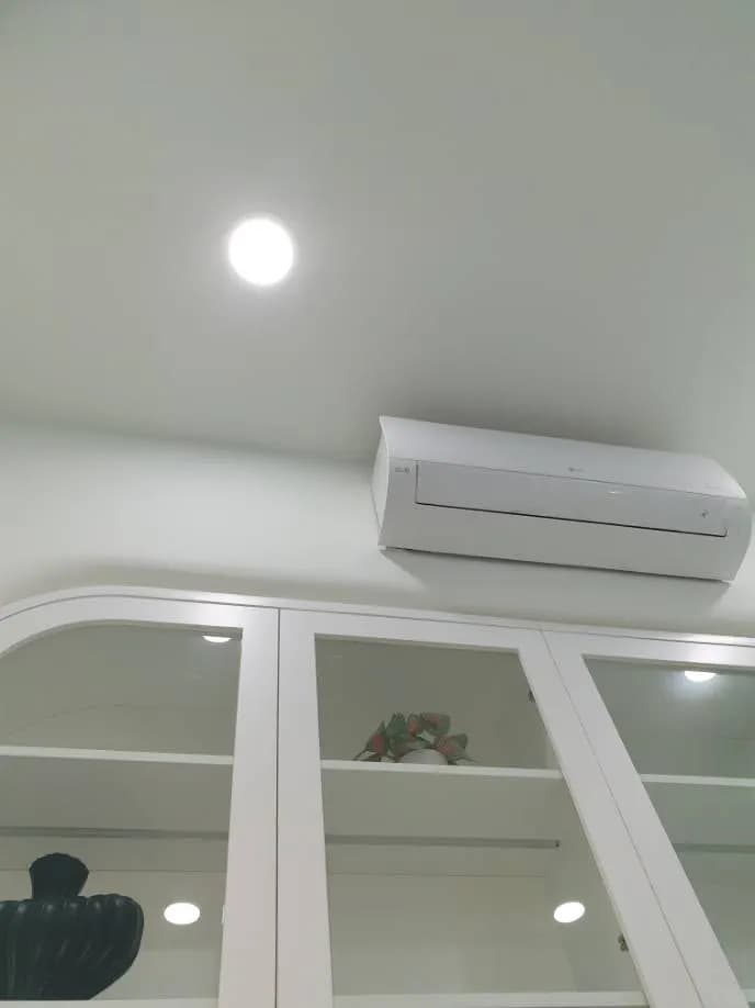 Trước sửa máy lạnh treo tường LG tại Phường Tân Định, Quận 1 — thợ Phan Chí Tâm
