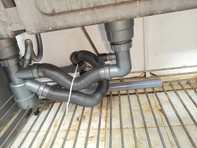 Sau khi hoàn thành sửa bồn rửa chén tại Phường Bảy Hiền, Tân Bình — thợ Trần Ngọc Tùng