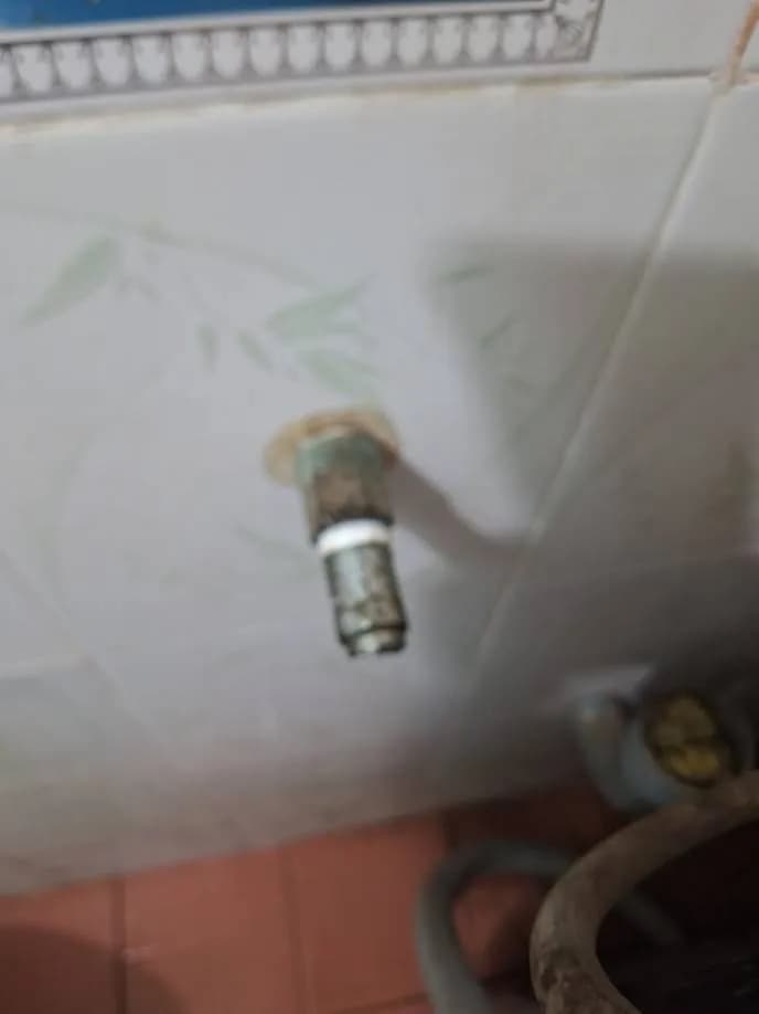 Trước sửa vòi nước tại phường Tân Mỹ, Quận 7 — thợ Trần Quốc Đông
