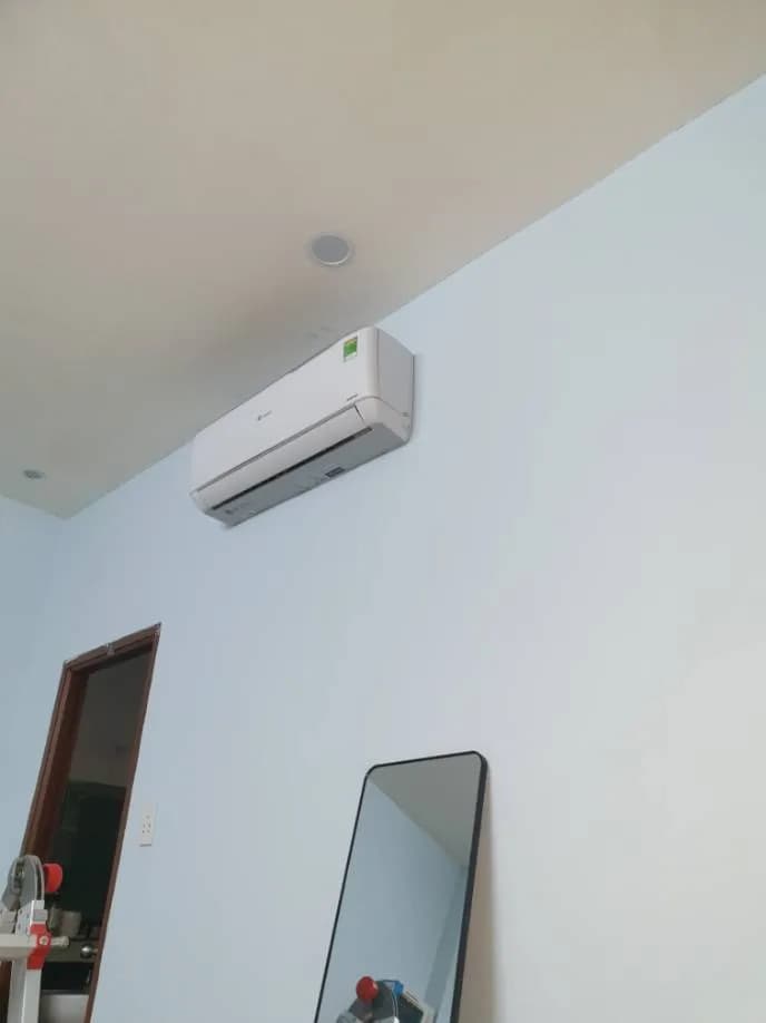 Sau khi hoàn thành sửa máy lạnh treo tường tại TPHCM — thợ Phan Chí Tâm