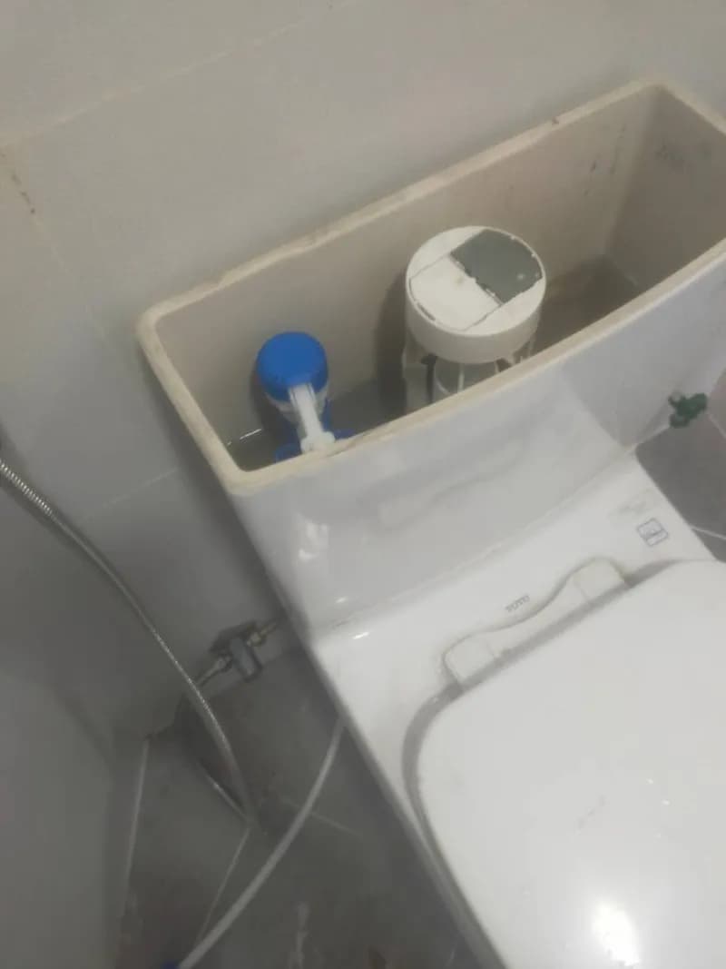 Sau khi hoàn thành sửa bồn cầu TOTO tại Phú Nhuận — thợ Lê Đăng Tuấn (5 sao)