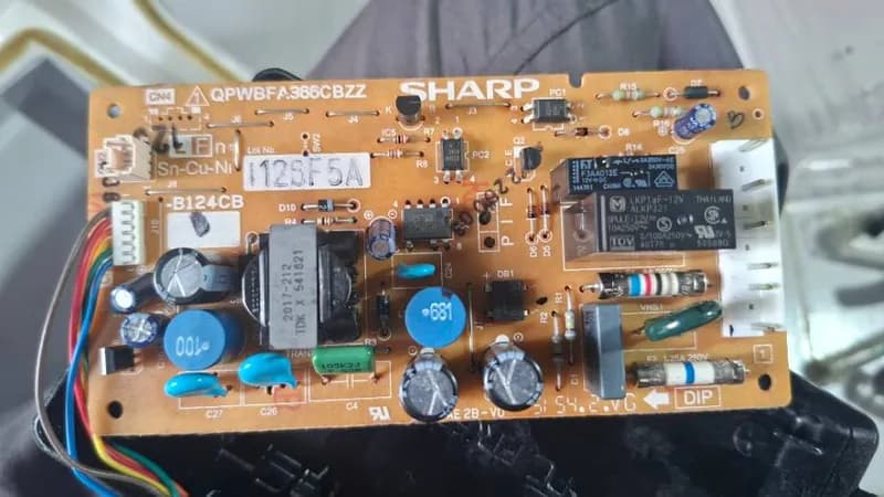 Trước sửa tủ lạnh Sharp tại Phường Tây Thạnh, Tân Phú — thợ Nguyễn Thanh Tiến