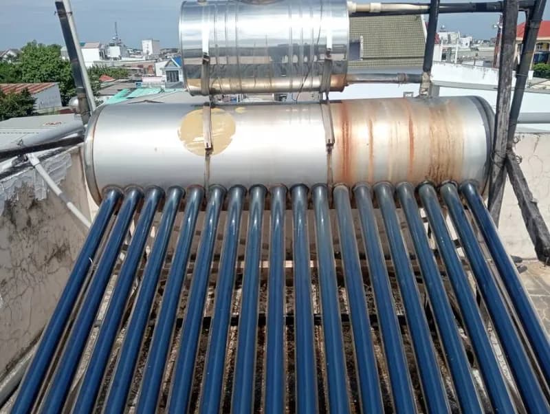 Trước sửa máy nước nóng năng lượng mặt trời Bình Minh HQ tại xã Vĩnh Lộc TpHCM, Bình Chánh — thợ Võ Hồng Hải