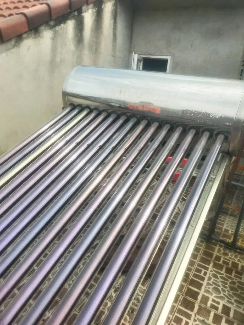 Sau khi hoàn thành sửa máy nước nóng năng lượng mặt trời Techcom Solar tại phường Thới An, Quận 12 — thợ Lê Đăng Tuấn